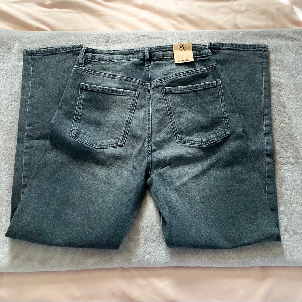 Mom Jeans - Picture 2 of 4
